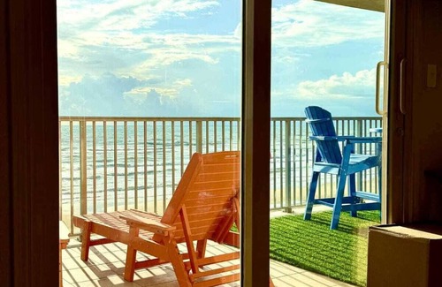 South Padre Island Apartment | Beachfront Expansive Balcony! Seaside Escape DOGS