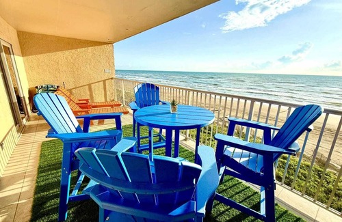 South Padre Island Apartment | Beachfront Expansive Balcony! Seaside Escape DOGS