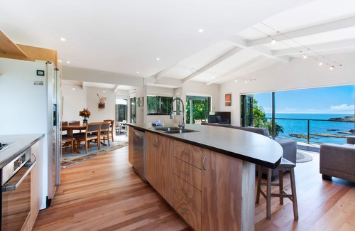 Waiheke Island House | Beachfront Enclosure Bay