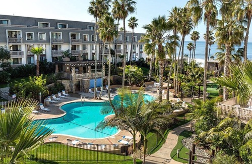 Townsite Cottage | Beachfront End-unit Cottage with whitewater ocean views and private entrance