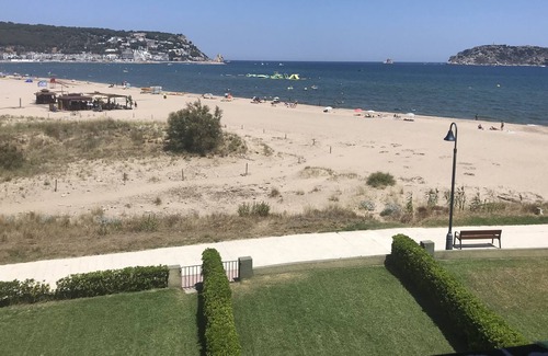 Els Griells Apartment | Beachfront apartment, sea view