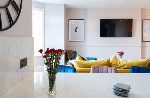 Herne Bay Apartment | Beachfront Escape & Wow Sea Views, Luxury Retreat