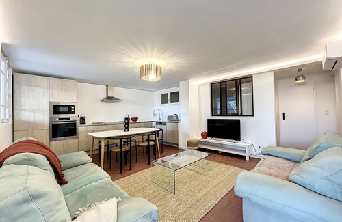 Carnon-Plage Apartment | Beachfront F3 Apartment with Parking in Carnon, Renovated, Direct Beach Access, Terraces, and Chic Decor