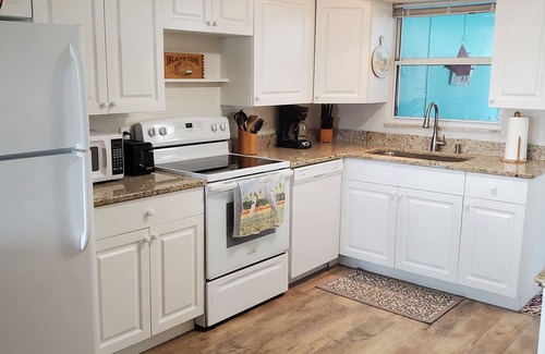Englewood Condo | Beachfront - Fishing, Golf, Great Restaurants, Gulf Sunsets!