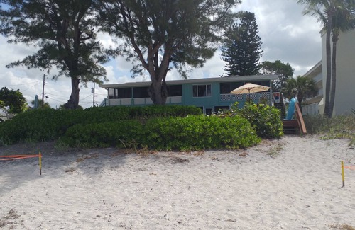 Englewood Condo | Beachfront - Fishing, Golf, Great Restaurants, Gulf Sunsets!