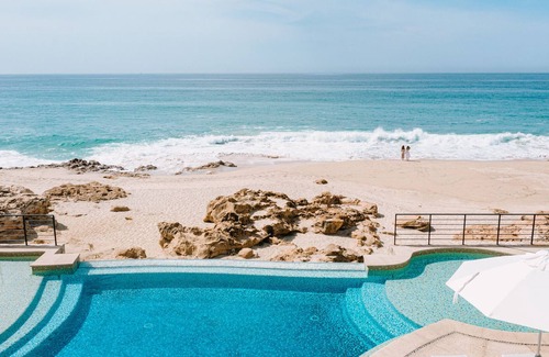 Buzzards Condo | Beachfront Flats 3bd Residence