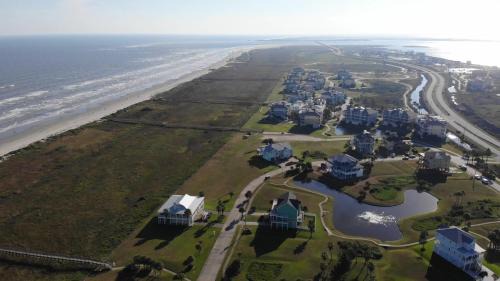 Red Fish Cove House | Beachfront Flamingo