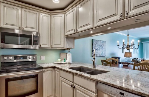 Clipper Cove House | *Beachfront | FREE Beach Service* | Walk to Restaurants