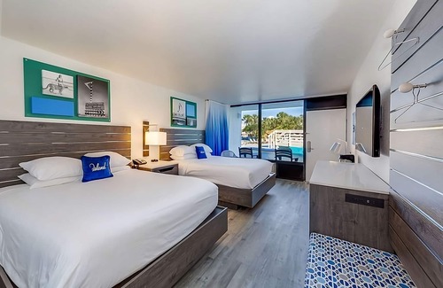 Fort Walton Beach Hotel | Beachfront Getaway with Heated Outdoor Pool Near Fort Walton Beach Landing Park