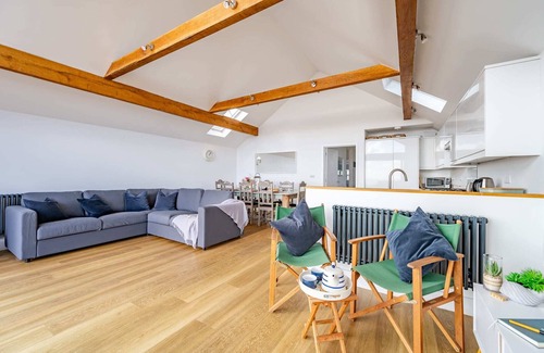 Pevensey House | Beachfront Getaway with Breathtaking Views & Family Comfort.
