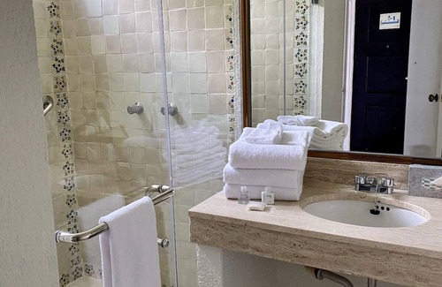 South Shore Hotel Area Hotel | Beachfront Getaway with Panoramic Views | Outdoor Pools, Near Malecon Boardwalk