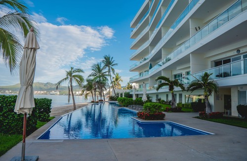 Bucerias Condo | Beachfront Golden Zone Bucerías Penthouse Agua Azul,heatedpool, Wifi,2 balconies