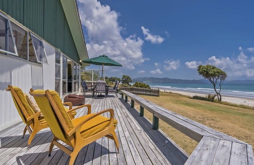 Matarangi Cottage | Beachfront Hideaway - Matarangi Holiday Home