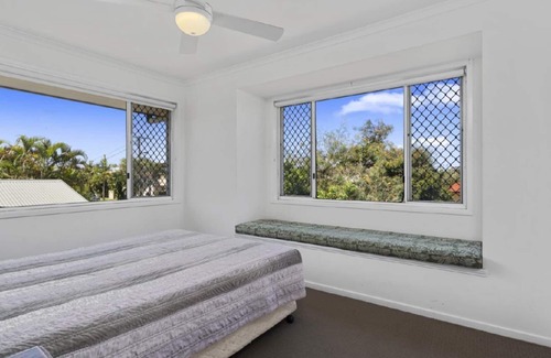 Banksia Beach House | BEACHFRONT HOLIDAY HOUSE