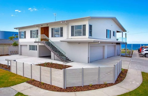 Warilla Apartment | Beachfront Holiday Studio with Garden