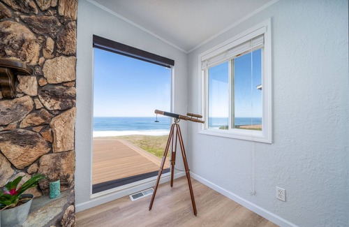 Lincoln City House | Beachfront home just steps to the sand with sweeping views from your deck!