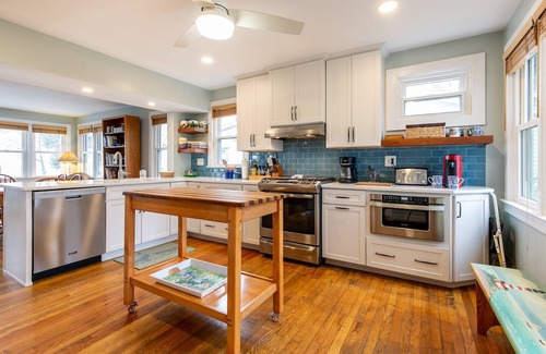 Annapolis Cottage | Beachfront Home Minutes to Downtown Annapolis Dogs OK
