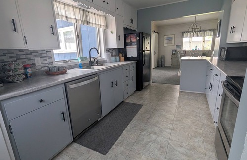 Kewaunee House | Beachfront home with beautiful view! Spacious 4-bedroom in charming Kewaunee.