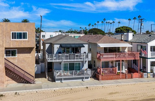 Old Towne House | Beachfront home with boogie boards and enclosed back yard