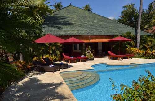Kalisada Villa | Beachfront Villa Damai in top location quiet and newly renovated!