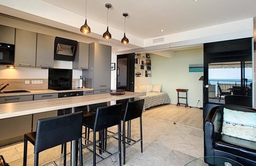 Cap-d'Antibes Apartment | Beachfront in Antibes, feet in the water