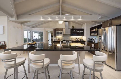 Haleiwa House | Beachfront in Haleiwa, Sea Turtles and Sunsets!