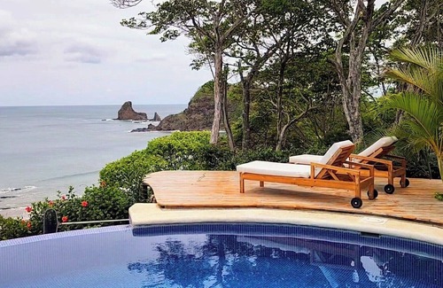 San Juan del Sur House | BEACHFRONT INFINITY POOL – DIRECT PRIVATE BEACH ACCESS – FOREST & TROPIC GARDENS