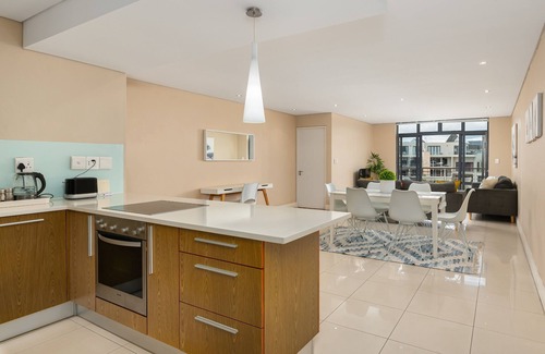 Big Bay Apartment | Beachfront Living l Eden on The Bay Apt l Wifi