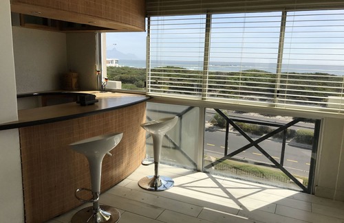 Big Bay Apartment | Beachfront Loft Apartment