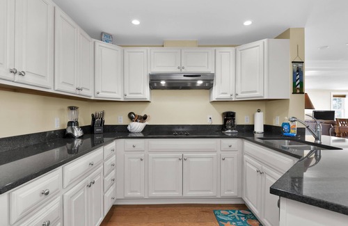 Old Orchard Beach Condo | Beachfront Luxury Grand Victorian Condo (Primetime View directly down the pier)