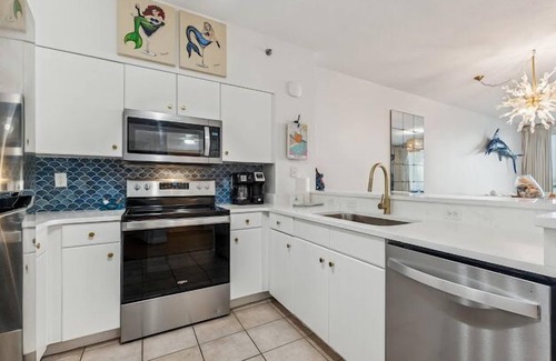 Panama City Beach Condo | Beachfront Luxury-Sleeps 10! Lower level-2 parking spaces! 3BR/3BA+bunk room