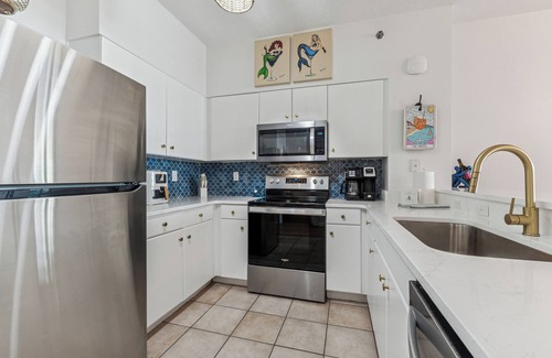 Panama City Beach Condo | Beachfront Luxury-Sleeps 10! Lower level-2 parking spaces! 3BR/3BA+bunk room