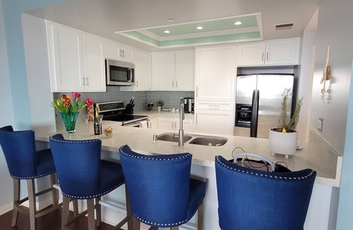 Alamitos Beach Condo | Beachfront Lux Condo