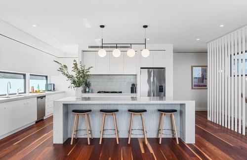 Safety Beach House | Beachfront Luxury - Bay Views, Games, Wineries