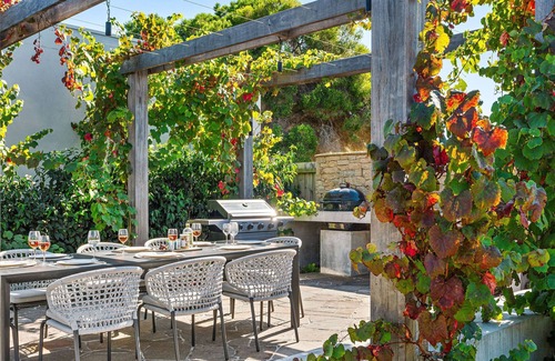 Safety Beach House | Beachfront Luxury - Bay Views, Games, Wineries