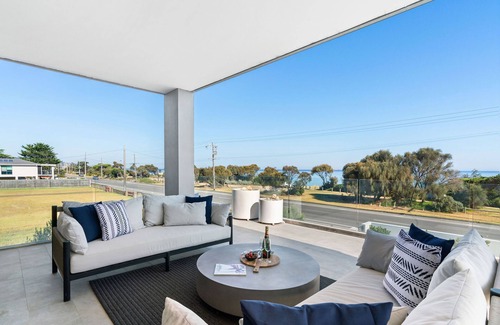 Safety Beach House | Beachfront Luxury - Bay Views, Games, Wineries