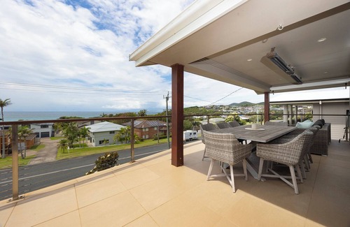 Forster House | Beachfront Luxury - Games Room & Beach Essentials!