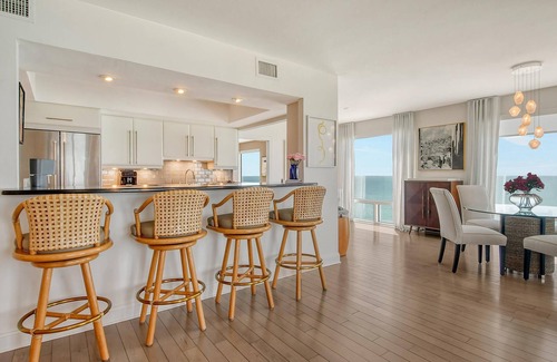 Longboat Key Condo | Beachfront Luxury with Spectacular Views