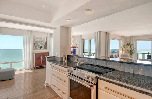 Longboat Key Condo | Beachfront Luxury with Spectacular Views