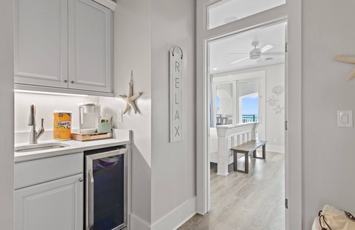 Delos House | Beachfront Luxury | Remodeled | Pools | Beach Gear | 3 Patios | Beach Service