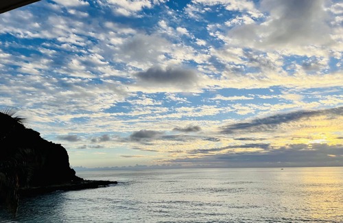 Makaha Condo | 🌊 Beachfront Makaha Condo, Breathtaking Ocean Views, SUMMER SPECIALS! ☀️