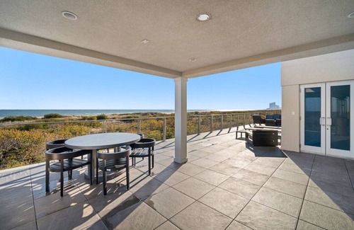 A-Zone House | Beachfront Mansion+ Ocean Views