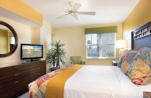 South Island Hotel | Beachfront Memorable Stay! Pool and Free Parking!