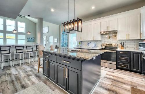Galveston House | Beachfront Million Dollar Views 2 King Beds Family