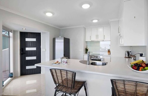 Bell Block House | Beachfront Modern House with Sea Views