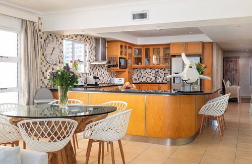 Umhlanga Apartment | Beachfront, modern, off-grid luxury apartment