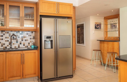 Umhlanga Apartment | Beachfront, modern, off-grid luxury apartment