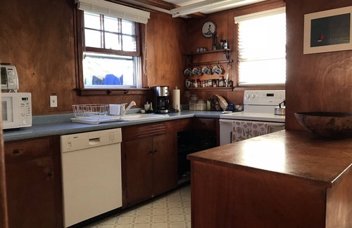Monomoy Cottage | Beachfront Monomoy cottage right on the beach.