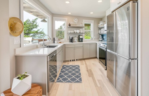Arch Cape House | Beachfront Near Hug Point | Views w/Grill & Outdoor Dining Area | Sunset Cove