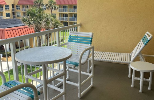 Point East Condo | ❤️🌴Beachfront Oasis Balcony on No-Drive Beach!